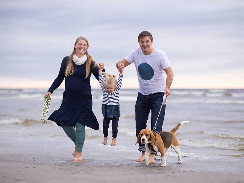 family-VRKG2B9.jpg family-VRKG2B9.jpg